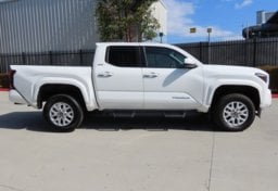2024 Toyota Tacoma SR5 4x4 - Image 6