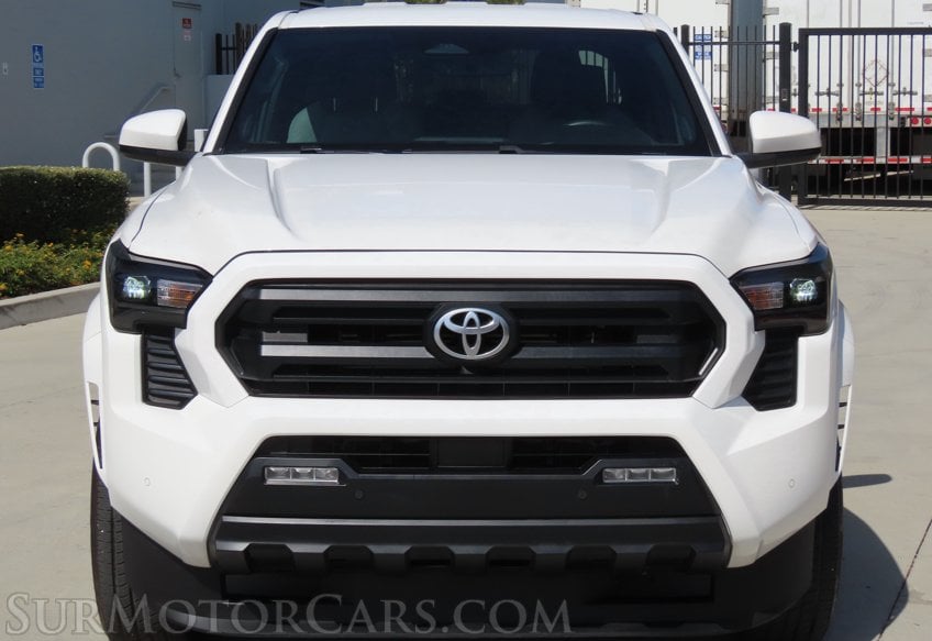 2024 Toyota Tacoma SR5 4x4 - Image 11