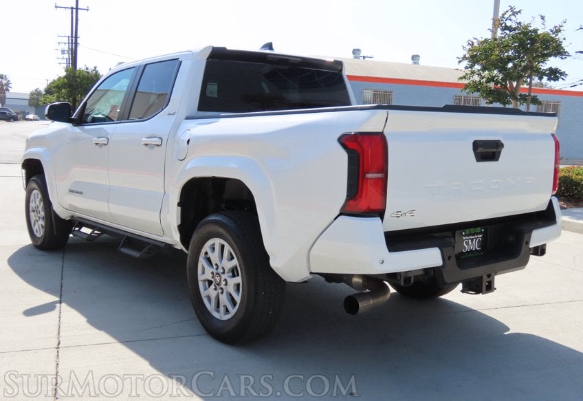 2024 Toyota Tacoma SR5 4x4 - Image 8