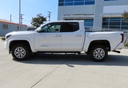 2024 Toyota Tacoma SR5 4x4 - Image 5