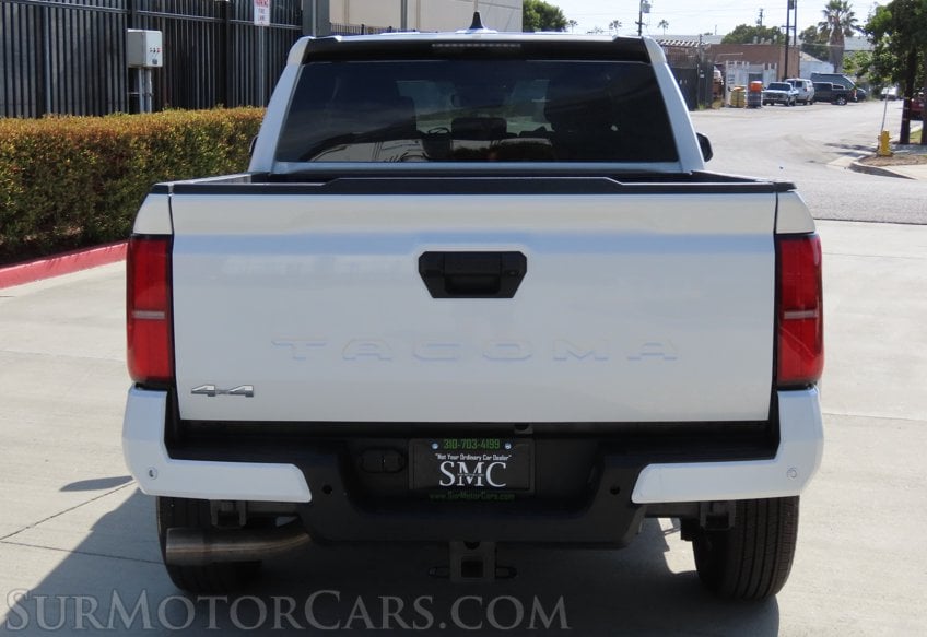 2024 Toyota Tacoma SR5 4x4 - Image 12