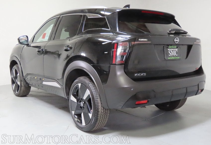 2026 Nissan Kicks SR - Image 10