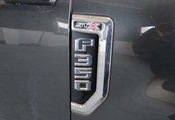 2020 Ford F-350 Super Duty - Image 17