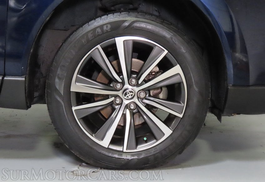 2021 Toyota Venza LE - Image 19