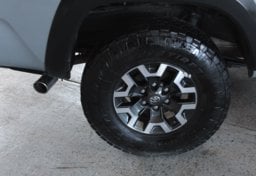2019 Toyota Tacoma TRD Off-Road - Image 35
