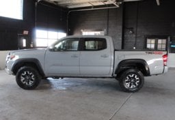 2019 Toyota Tacoma TRD Off-Road - Image 9