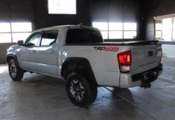 2019 Toyota Tacoma TRD Off-Road - Image 6