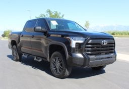 2024 Toyota Tundra 4x4 SR5 - Image 3