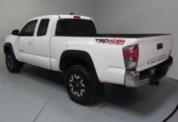 2021 Toyota Tacoma TRD Off-Road - Image 9