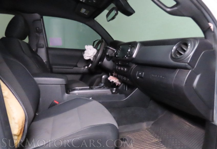 2021 Toyota Tacoma TRD Off-Road - Image 31