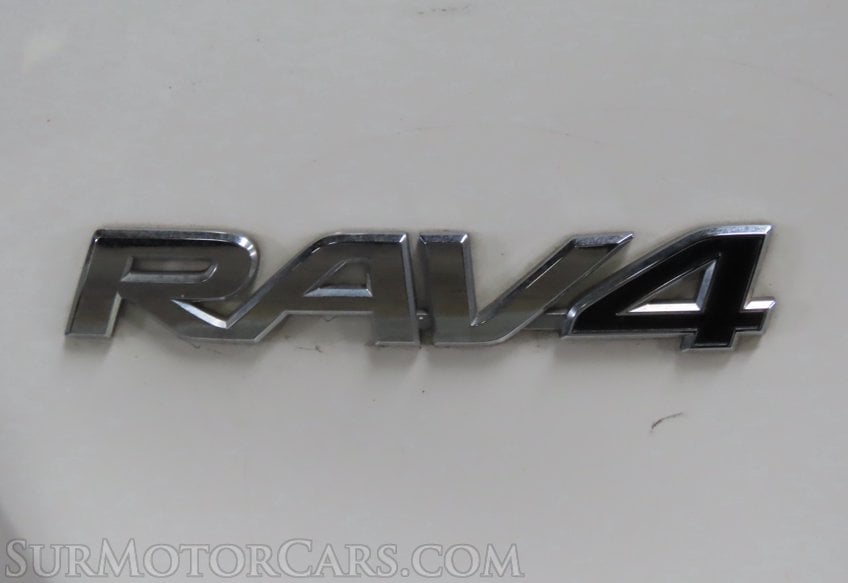 2017 Toyota RAV4 LE - Image 13