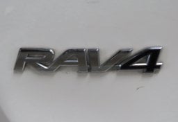 2017 Toyota RAV4 LE - Image 13