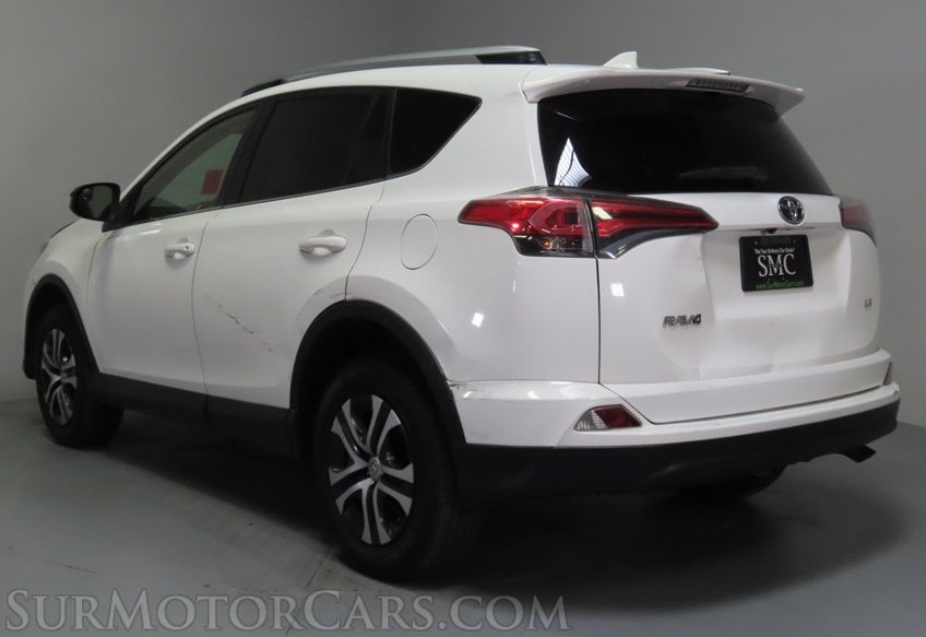 2017 Toyota RAV4 LE - Image 8
