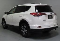 2017 Toyota RAV4 LE - Image 8