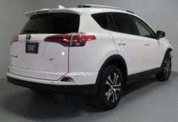 2017 Toyota RAV4 LE - Image 7