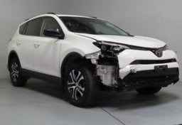 2017 Toyota RAV4 LE - Image 4
