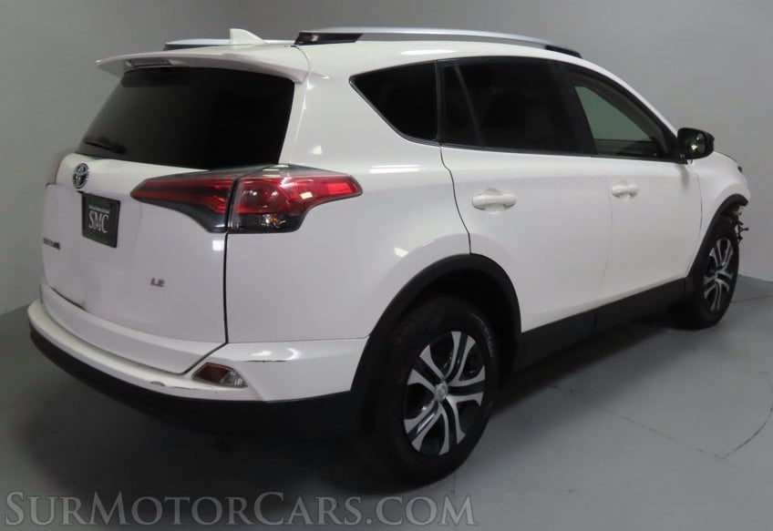 2017 Toyota RAV4 LE - Image 9