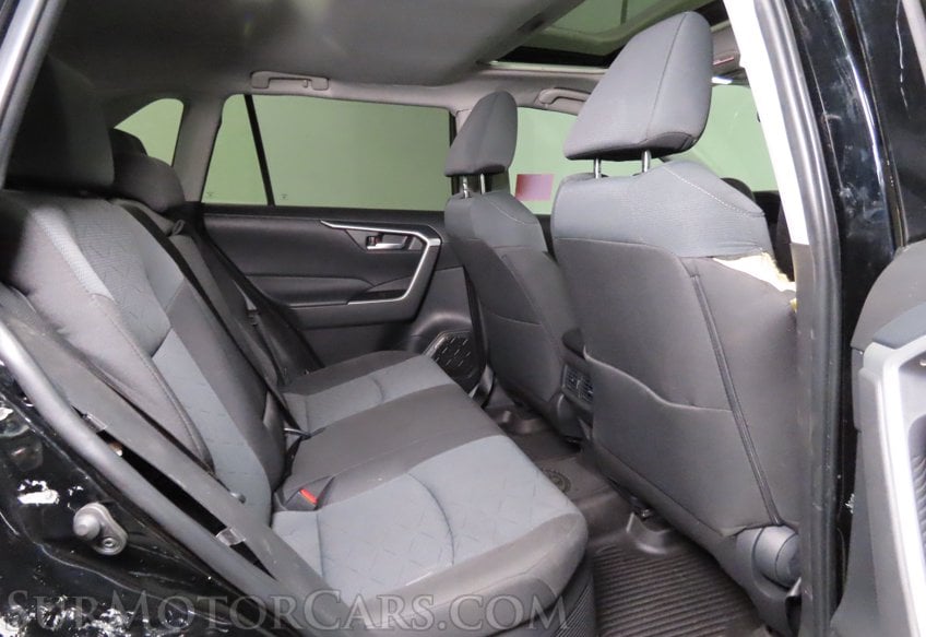 2025 Toyota RAV4 Hybrid XLE - Image 17