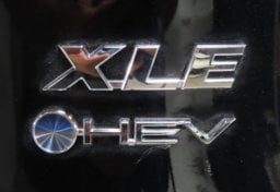 2025 Toyota RAV4 Hybrid XLE - Image 18