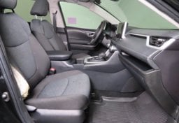 2025 Toyota RAV4 Hybrid XLE - Image 13