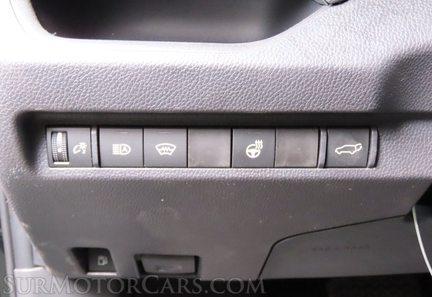 2025 Toyota RAV4 Hybrid XLE - Image 30
