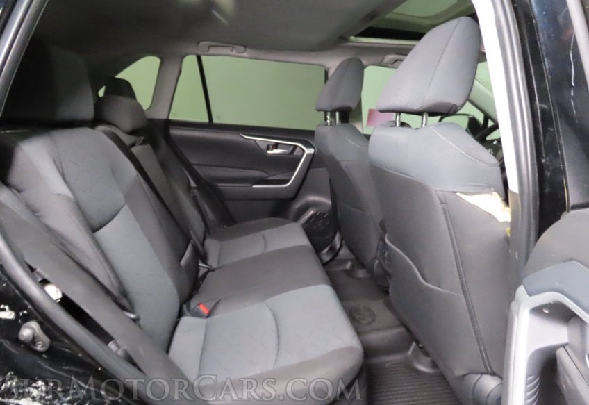 2025 Toyota RAV4 Hybrid XLE - Image 16