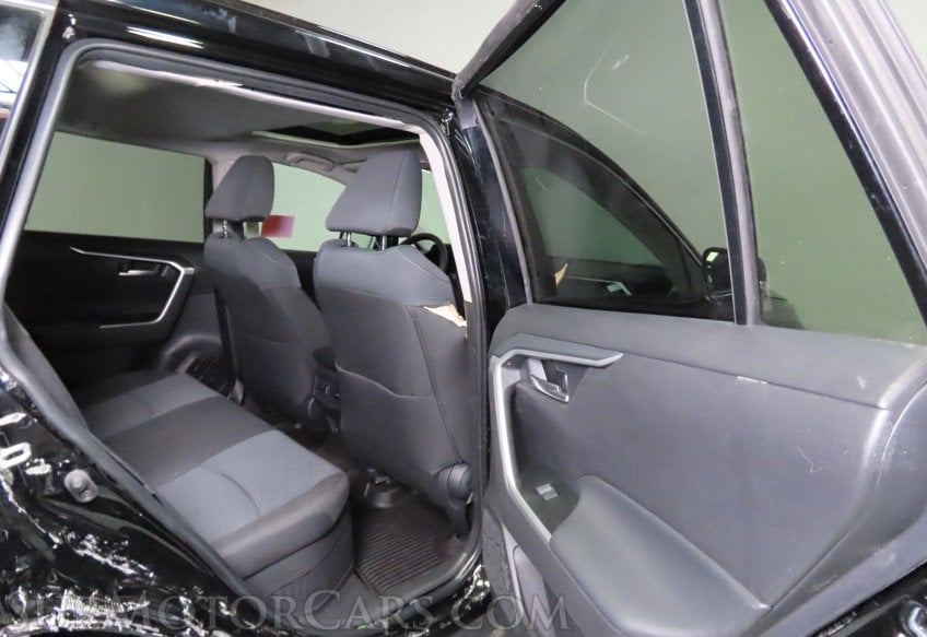 2025 Toyota RAV4 Hybrid XLE - Image 15