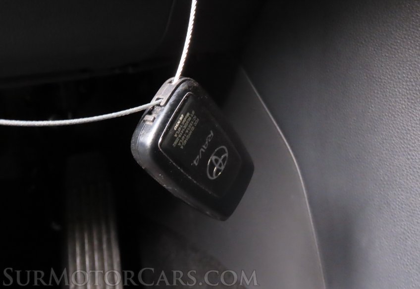 2025 Toyota RAV4 Hybrid XLE - Image 31
