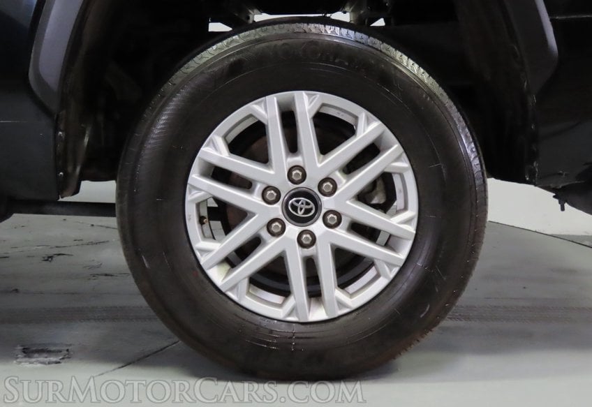 2025 Toyota Tundra SR5 - Image 17