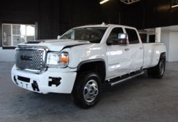 2017 GMC Sierra 3500HD - Image 4