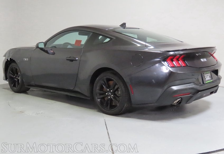 2024 Ford Mustang GT - Image 9