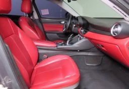 2018 Alfa Romeo Giulia - Image 33