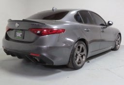 2018 Alfa Romeo Giulia - Image 9