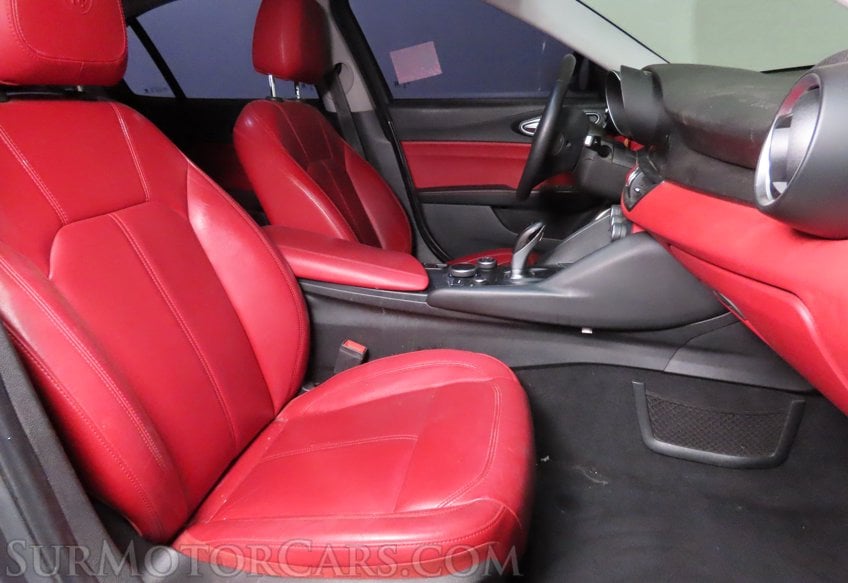 2018 Alfa Romeo Giulia - Image 34