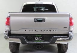 2021 Toyota Tacoma TRD Off-Road - Image 11