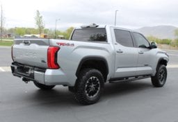2024 Toyota Tundra 4x4 SR5 - Image 10