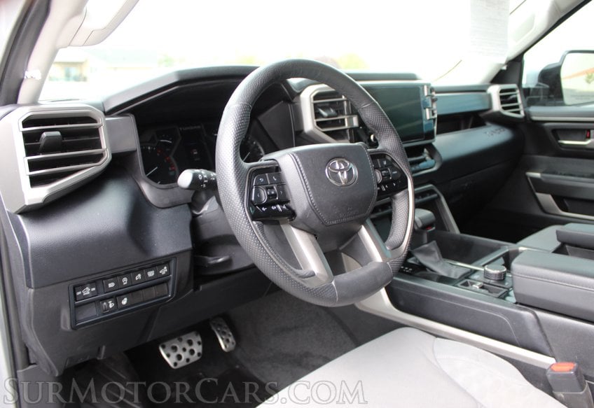 2024 Toyota Tundra 4x4 SR5 - Image 32