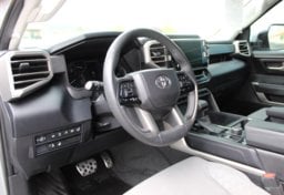 2024 Toyota Tundra 4x4 SR5 - Image 32