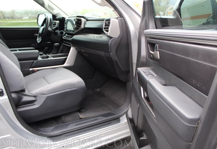 2024 Toyota Tundra 4x4 SR5 - Image 38