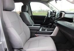 2024 Toyota Tundra 4x4 SR5 - Image 33