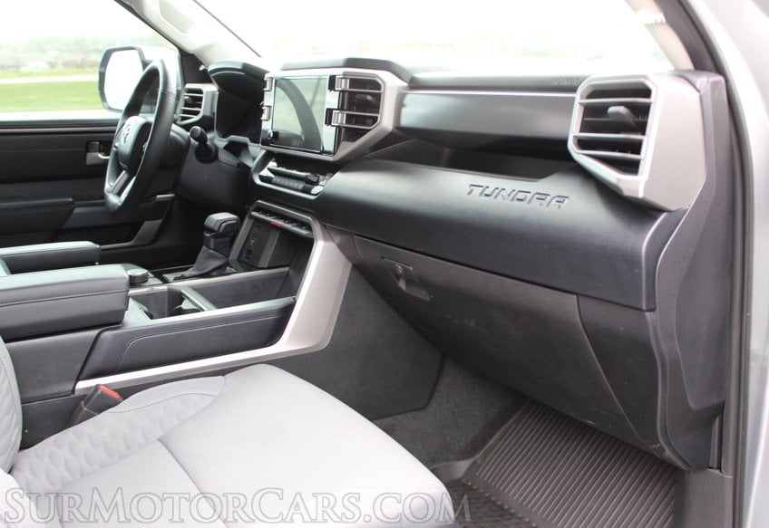 2024 Toyota Tundra 4x4 SR5 - Image 34