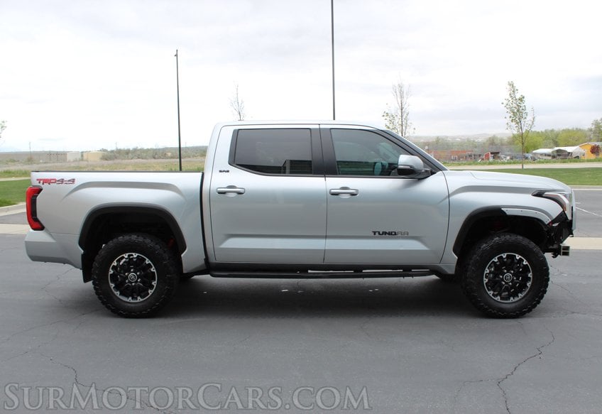 2024 Toyota Tundra 4x4 SR5 - Image 11