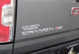 2018 GMC Canyon SLE - Image 21