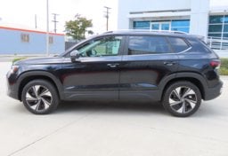 2026 Volkswagen Taos SE 4Motion - Image 9