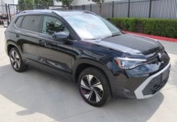 2026 Volkswagen Taos SE 4Motion - Image 2