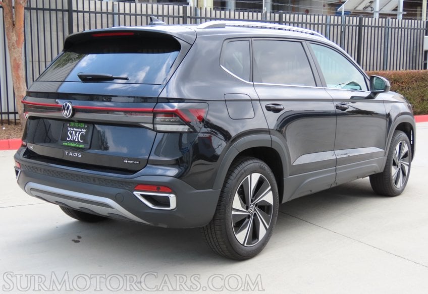 2026 Volkswagen Taos SE 4Motion - Image 8