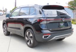 2026 Volkswagen Taos SE 4Motion - Image 7