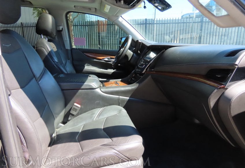 2017 Cadillac Escalade Luxury - Image 27