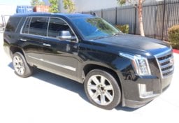 2017 Cadillac Escalade Luxury - Image 2
