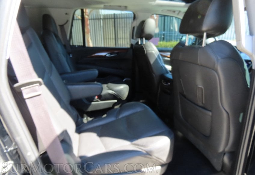 2017 Cadillac Escalade Luxury - Image 31